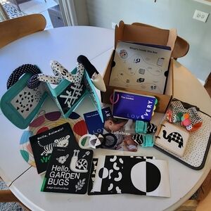 Lovevery The Looker Playkit